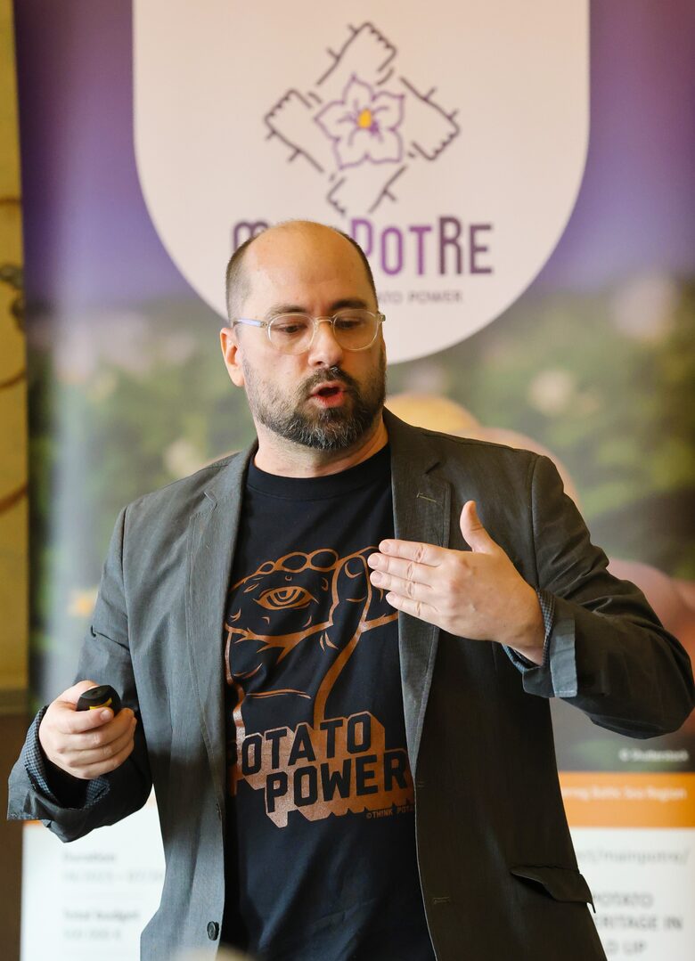 Potatoist kartupeļu mākslinieks Jeffrey Allen Price